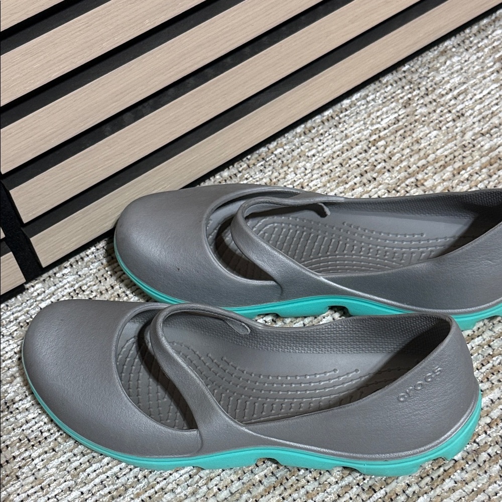 CROCS Women's Gray and Green Flats - Picture 9 of 11